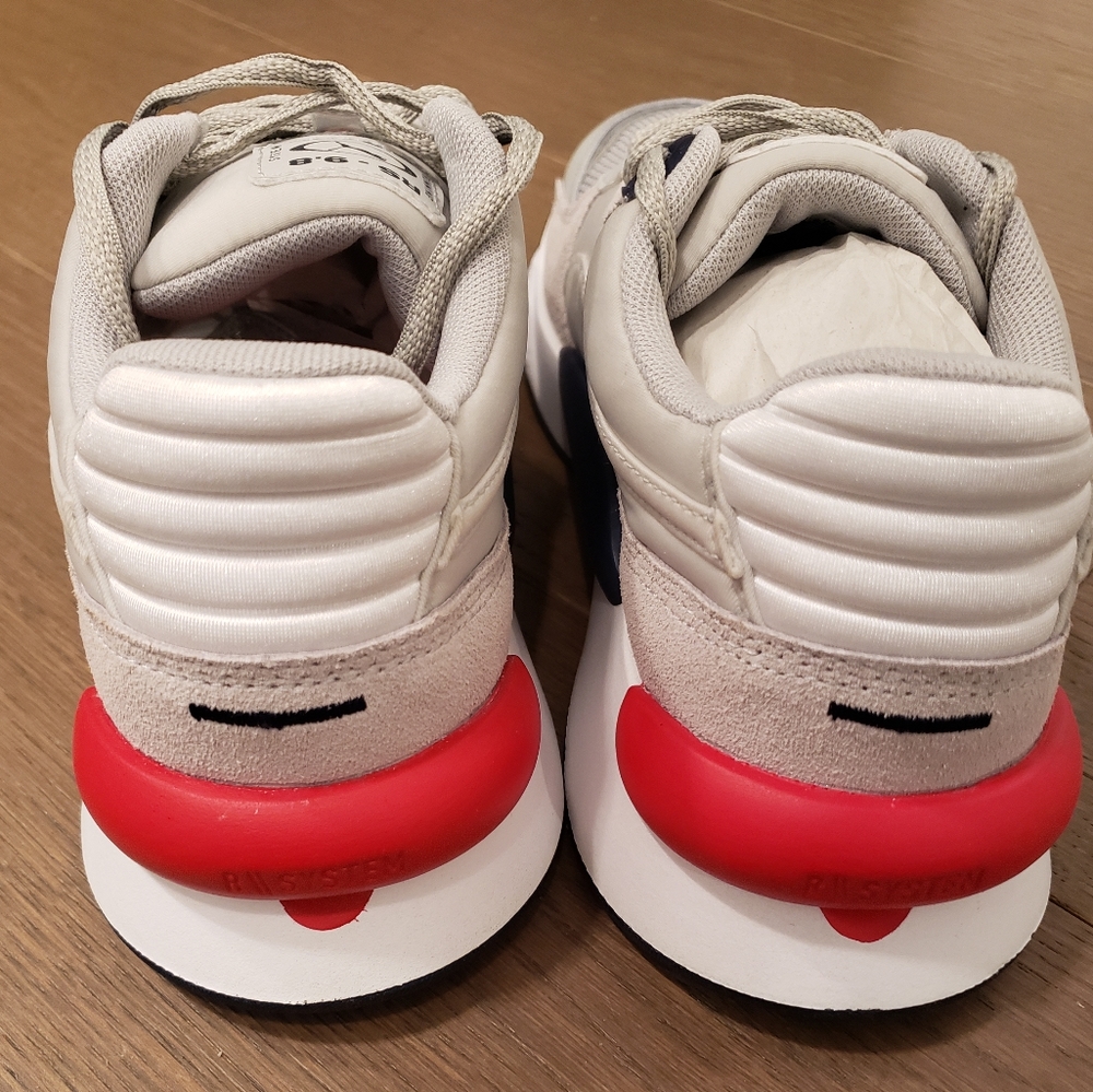 Sneakers - Picture 2 of 4